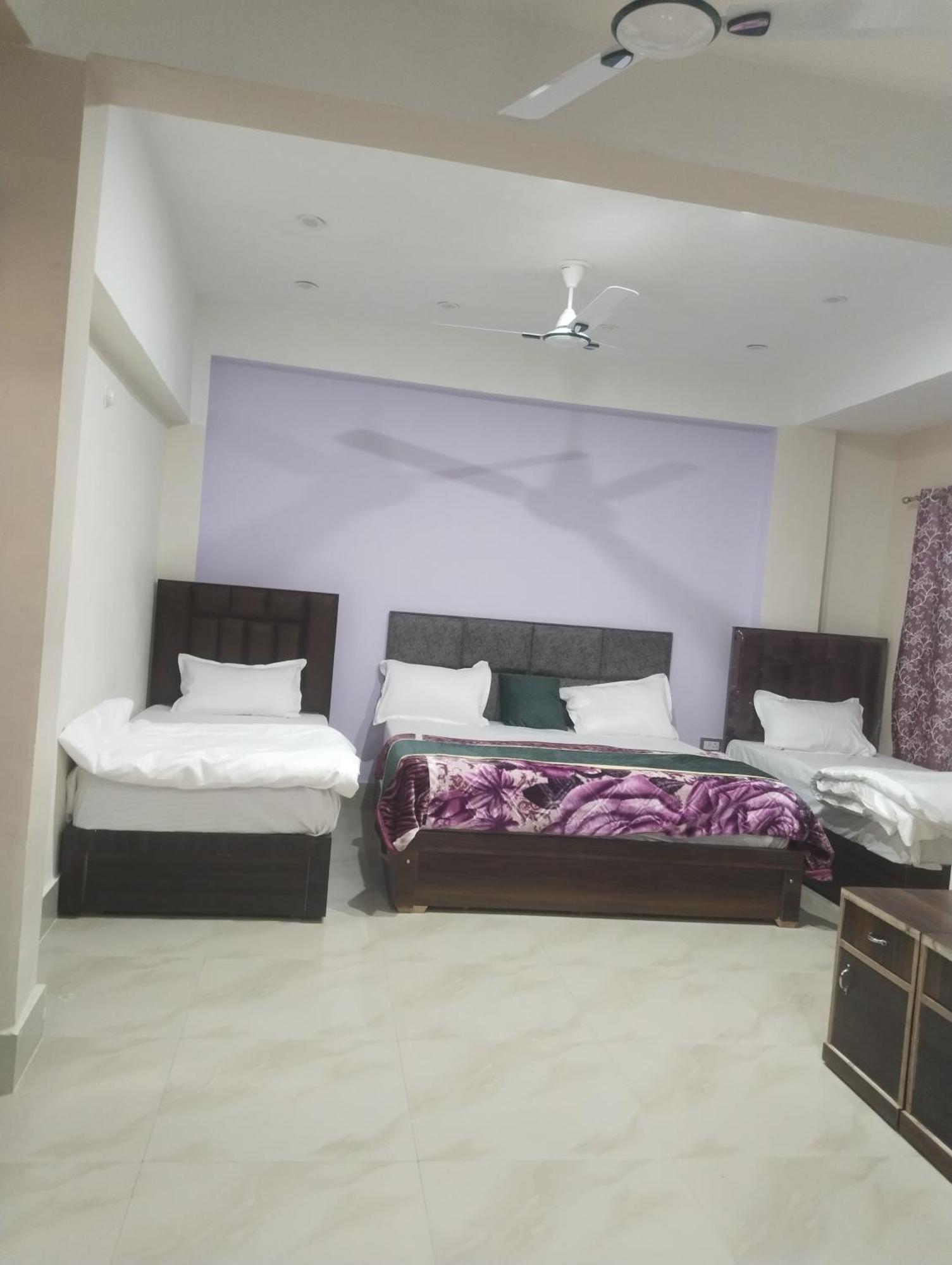 Hotel Dixit Residency Vrindāvan Zewnętrze zdjęcie