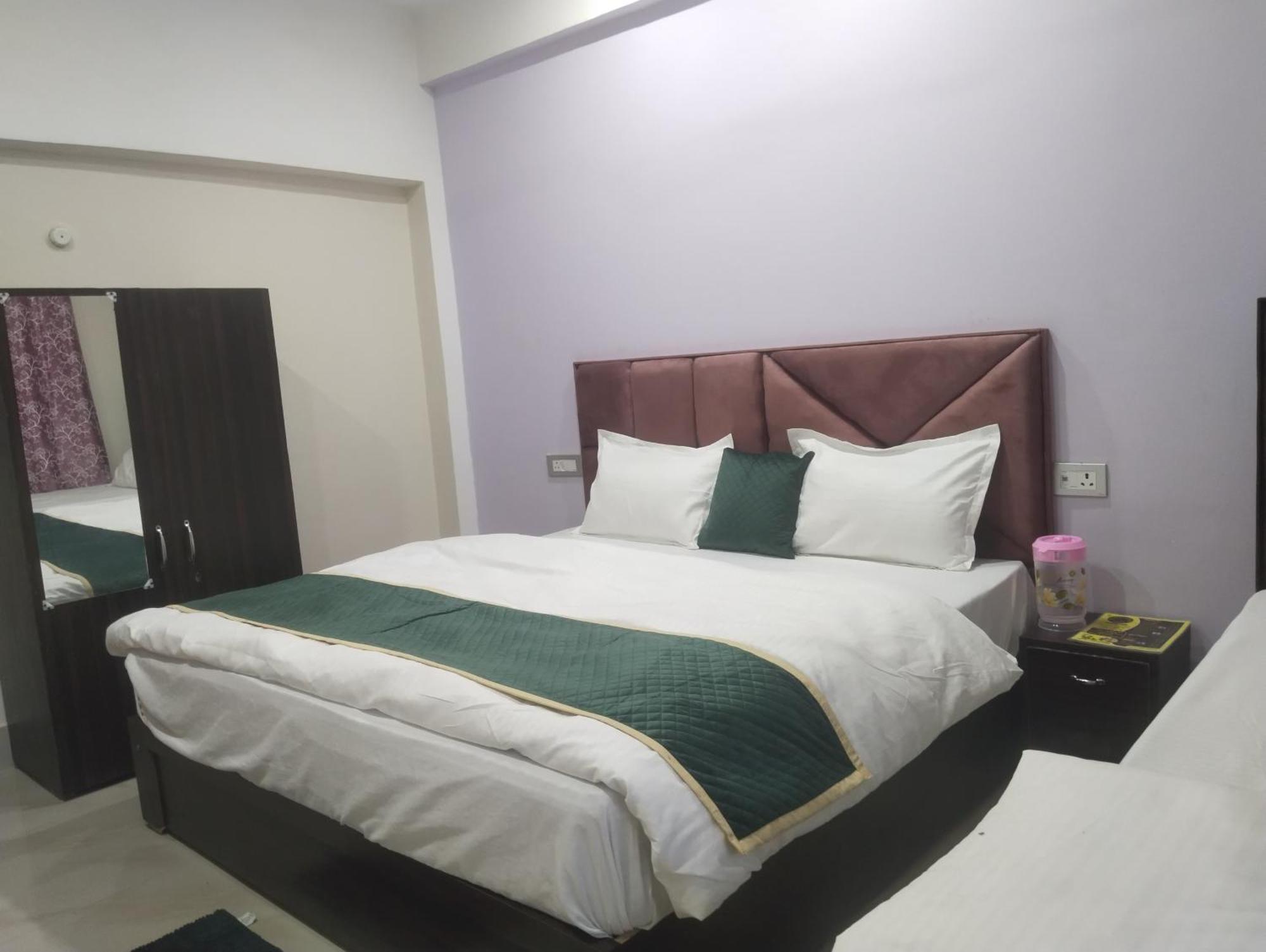 Hotel Dixit Residency Vrindāvan Zewnętrze zdjęcie
