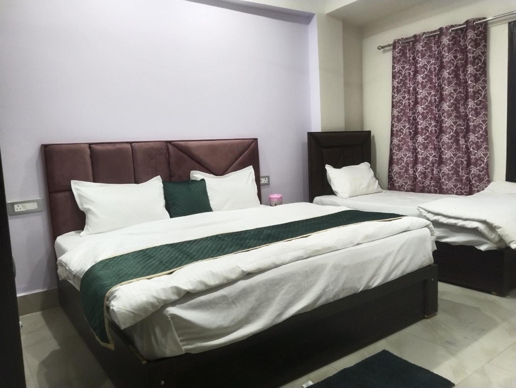 Hotel Dixit Residency Vrindāvan Zewnętrze zdjęcie