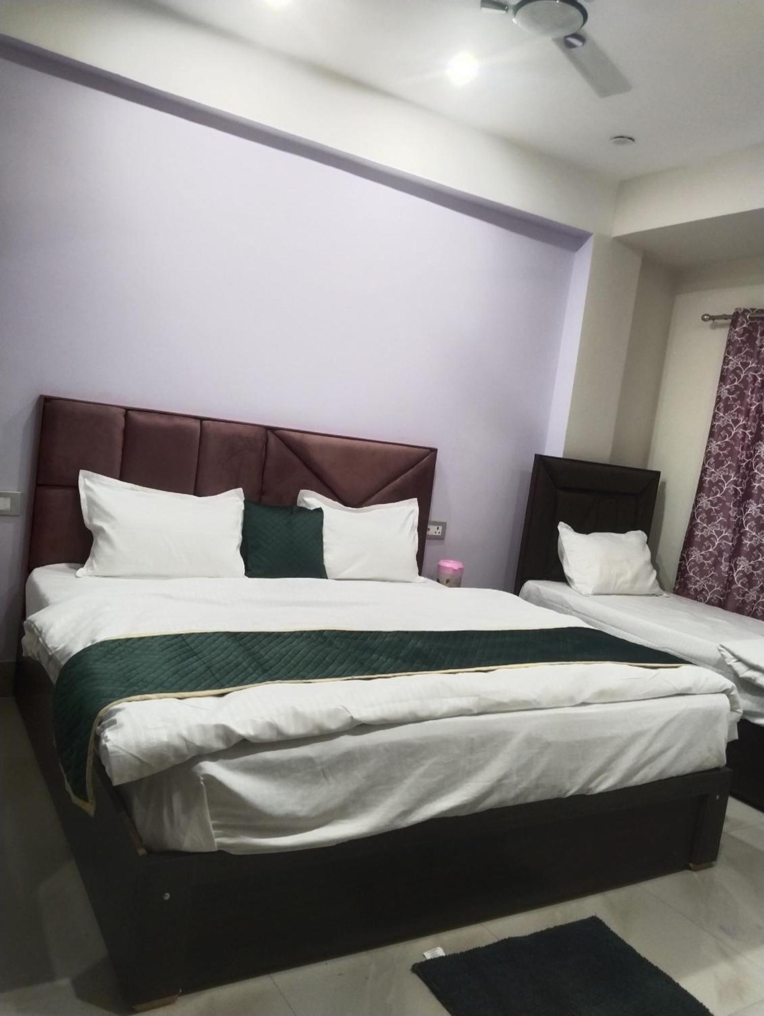 Hotel Dixit Residency Vrindāvan Zewnętrze zdjęcie