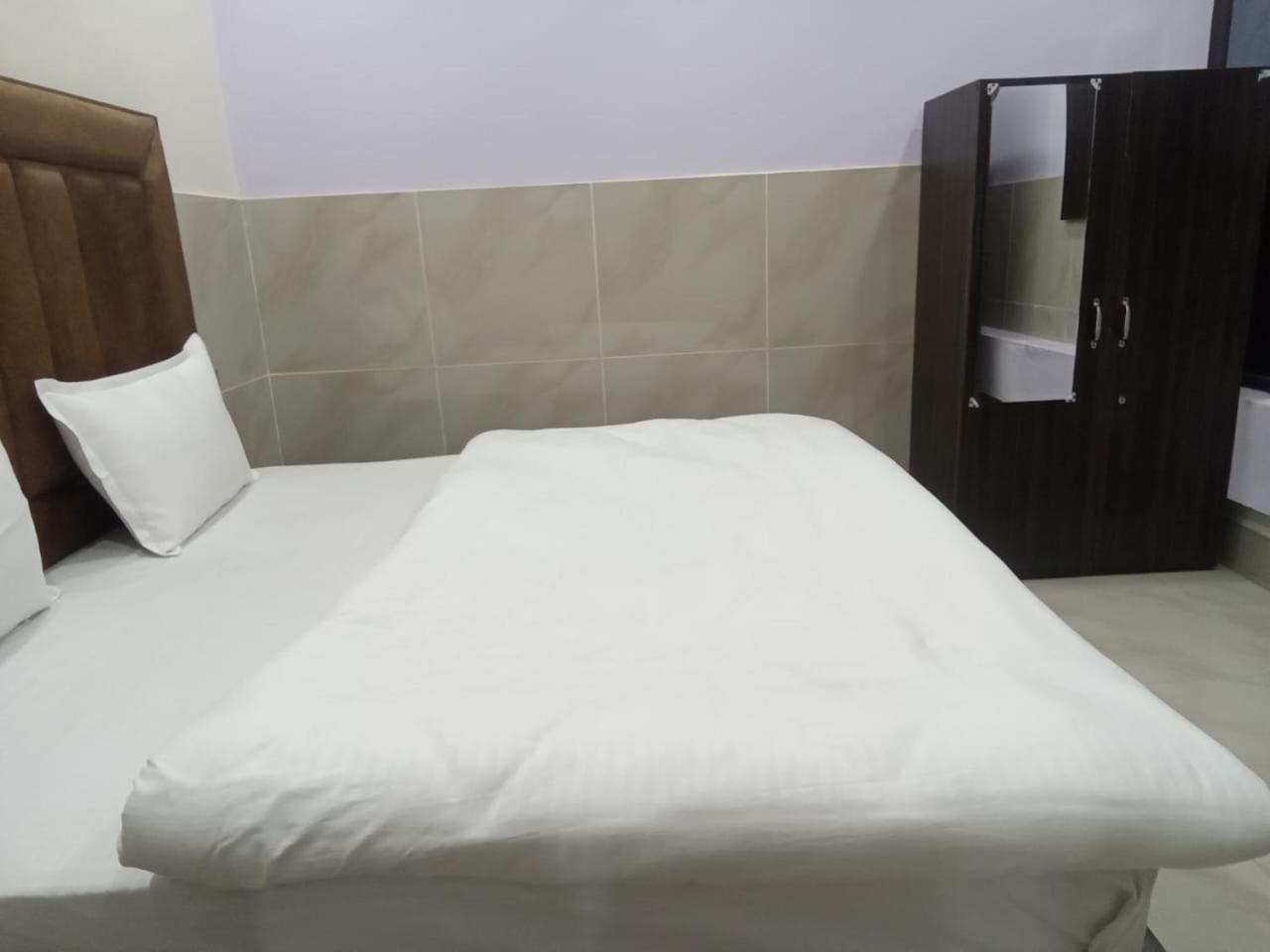 Hotel Dixit Residency Vrindāvan Zewnętrze zdjęcie