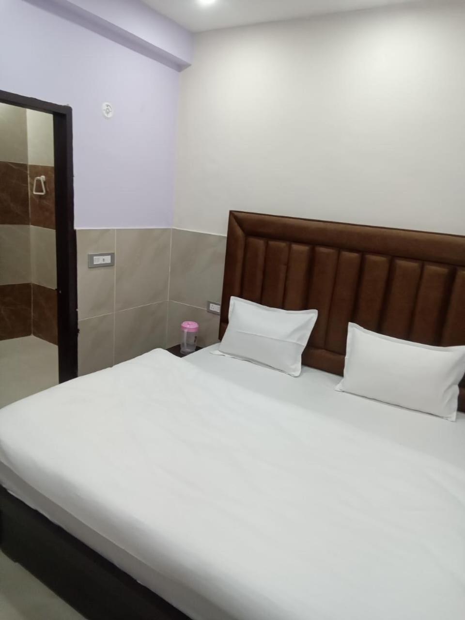 Hotel Dixit Residency Vrindāvan Zewnętrze zdjęcie