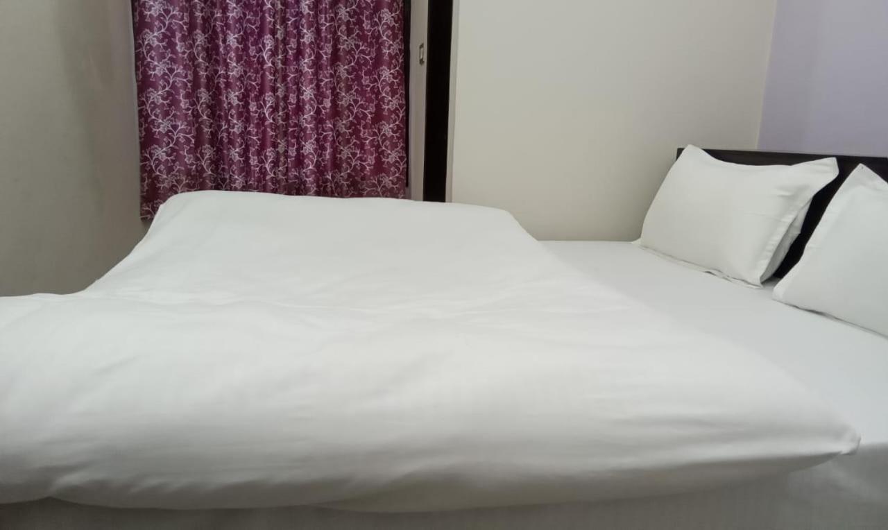 Hotel Dixit Residency Vrindāvan Zewnętrze zdjęcie