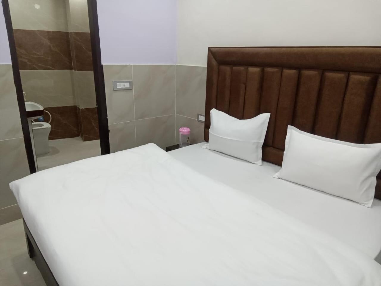 Hotel Dixit Residency Vrindāvan Zewnętrze zdjęcie