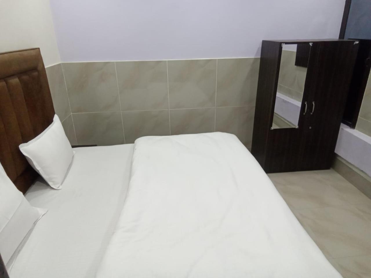 Hotel Dixit Residency Vrindāvan Zewnętrze zdjęcie