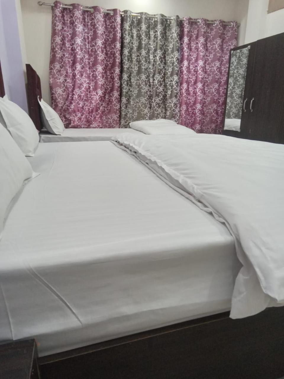 Hotel Dixit Residency Vrindāvan Zewnętrze zdjęcie