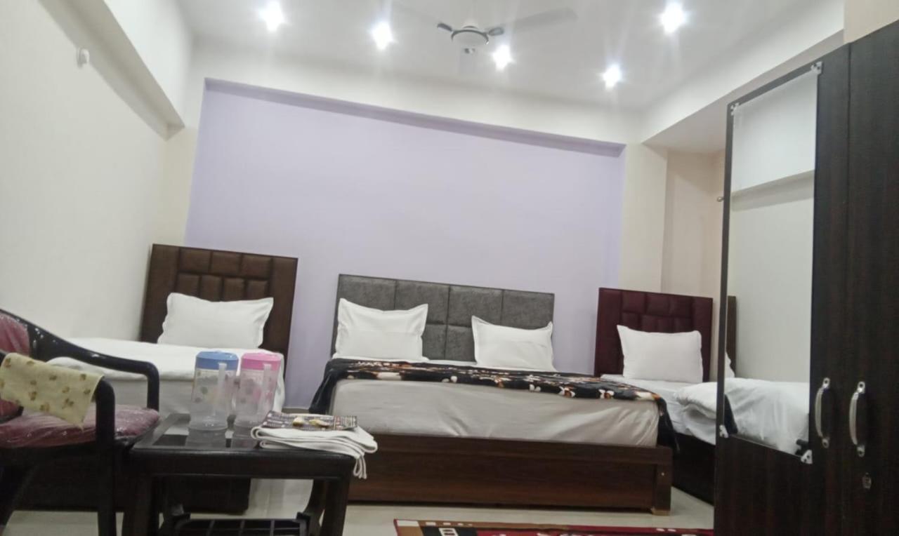 Hotel Dixit Residency Vrindāvan Zewnętrze zdjęcie
